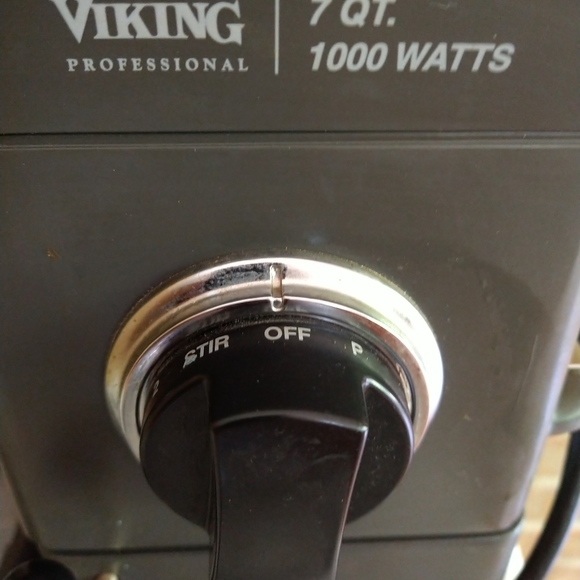 Viking Professional VSM 7 qt. 1000 Watt mixer with 11 attachments. - Picture 3 of 12